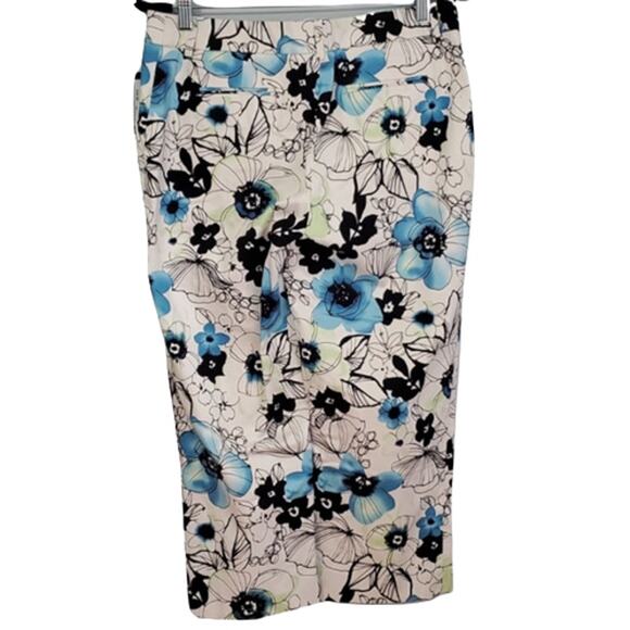 NWT Madison Crop Blue And White Floral Pants Size 10 - Picture 6 of 7